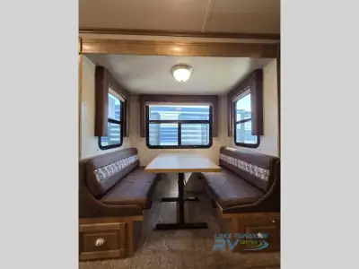 2018 Forest River Rockwood Signature Ultra Lite 8324BS photo 11