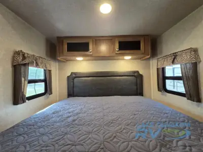 2018 Forest River Rockwood Signature Ultra Lite 8324BS photo 24