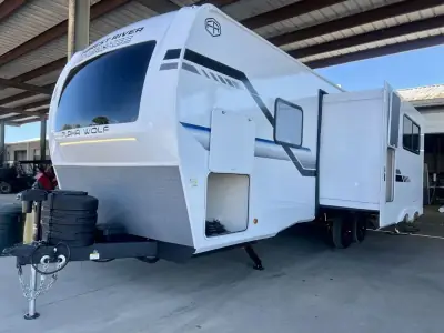 2026 Forest River Cherokee Alpha Wolf 24TRUNK photo 2