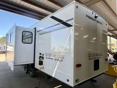 2026 Forest River Cherokee Alpha Wolf 24TRUNK photo 4