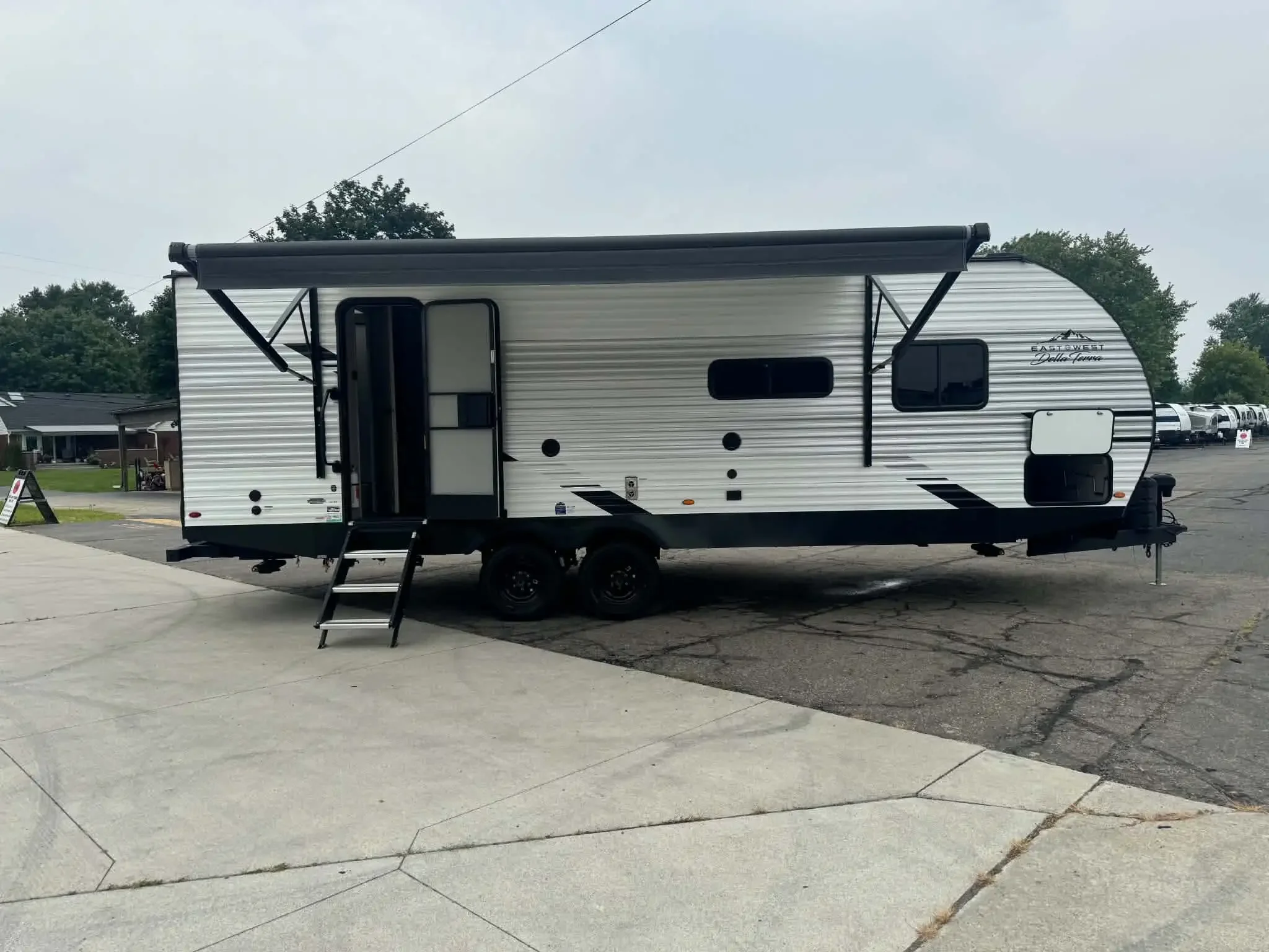 2022 East To West Della Terra 261 RB exterior