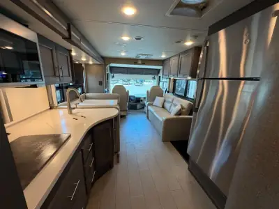 2022 Thor Motor Coach Palazzo 33.5 photo 26