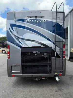 2022 Thor Motor Coach Palazzo 33.5 photo 5