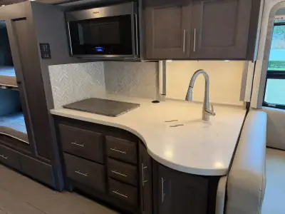 2022 Thor Motor Coach Palazzo 33.5 photo 12