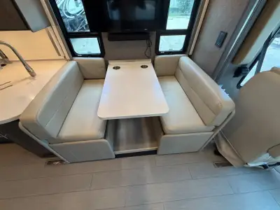 2022 Thor Motor Coach Palazzo 33.5 photo 17