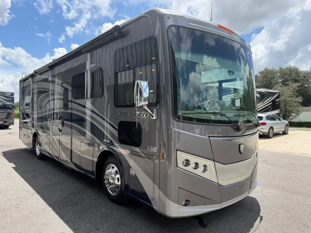 2022 Thor Motor Coach Palazzo 33.5 exterior