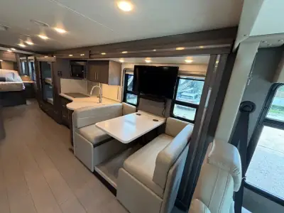 2022 Thor Motor Coach Palazzo 33.5 photo 15