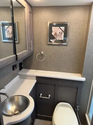 2022 Thor Motor Coach Palazzo 33.5 photo 19
