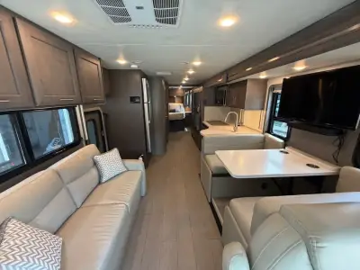 2022 Thor Motor Coach Palazzo 33.5 photo 14