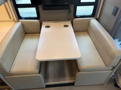 2022 Thor Motor Coach Palazzo 33.5 photo 10