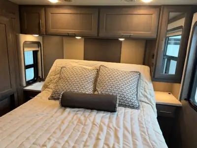 2022 Thor Motor Coach Palazzo 33.5 photo 22