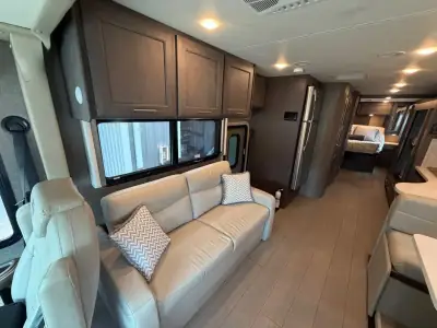 2022 Thor Motor Coach Palazzo 33.5 photo 16