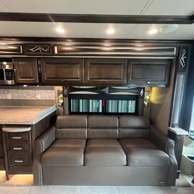 2018 Tiffin Motorhomes Phaeton 40 IH photo 4