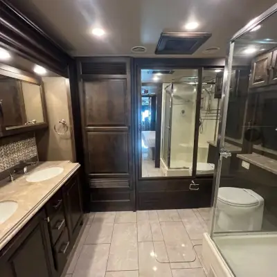 2018 Tiffin Motorhomes Phaeton 40 IH photo 15
