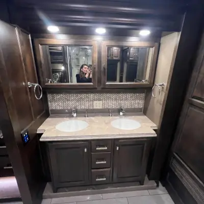 2018 Tiffin Motorhomes Phaeton 40 IH photo 14