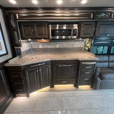 2018 Tiffin Motorhomes Phaeton 40 IH photo 8