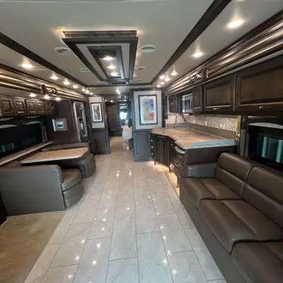 2018 Tiffin Motorhomes Phaeton 40 IH photo 5