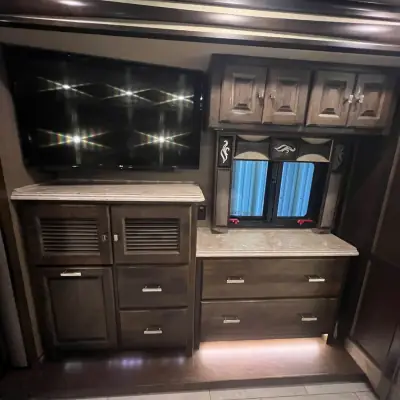 2018 Tiffin Motorhomes Phaeton 40 IH photo 13