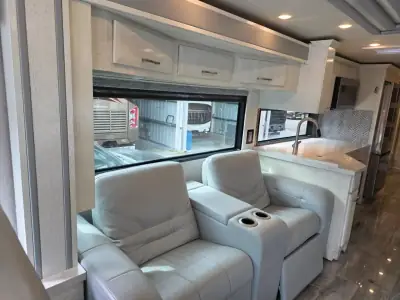 2022 Newmar New Aire 3545 photo 11
