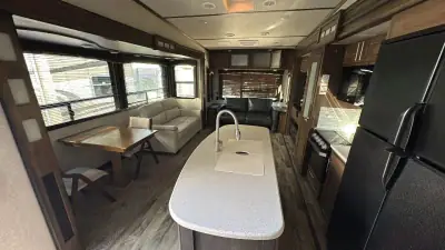2019 Keystone Cougar Fifth Wheel 361RLW photo 10
