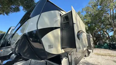 2019 Keystone Cougar Fifth Wheel 361RLW photo 42