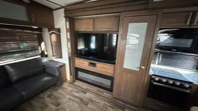 2019 Keystone Cougar Fifth Wheel 361RLW photo 13