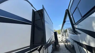 2020 Crossroads Cruiser HP Fifth Wheel CR3391RL photo 39