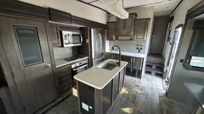 2020 Crossroads Cruiser HP Fifth Wheel CR3391RL photo 13