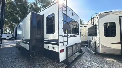 2020 Crossroads Cruiser HP Fifth Wheel CR3391RL photo 5