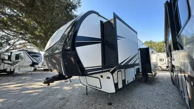 2020 Crossroads Cruiser HP Fifth Wheel CR3391RL photo 3