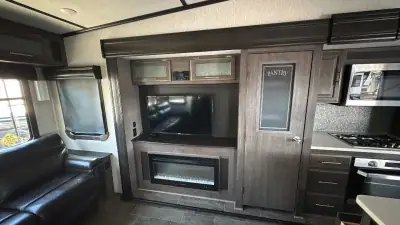 2020 Crossroads Cruiser HP Fifth Wheel CR3391RL photo 12