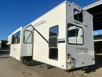 2026 Forest River Cherokee Arctic Wolf 3750SUITE photo 5