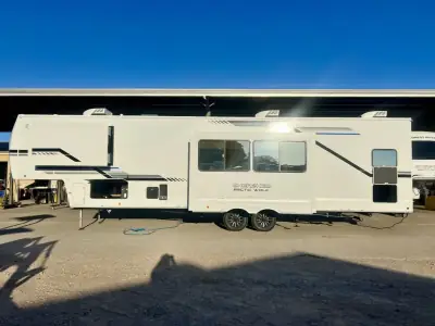 2026 Forest River Cherokee Arctic Wolf 3750SUITE photo 22