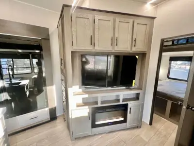2026 Forest River Cherokee Arctic Wolf 3750SUITE photo 39