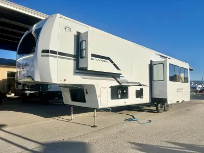 2026 Forest River Cherokee Arctic Wolf 3750SUITE photo 2