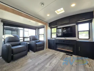 2023 Keystone Springdale 311RE photo 10