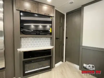 2027 Entegra Coach Accolade 37K photo 18