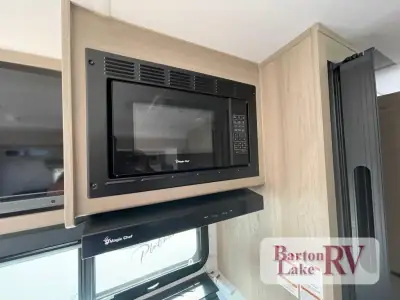 2025 Forest River Rockwood Mini Lite 2214S photo 19