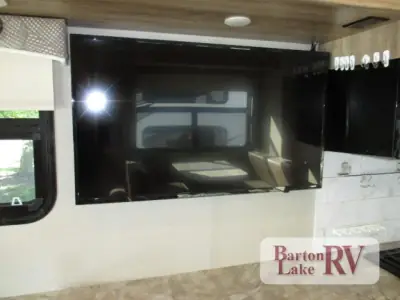 2019 Entegra Coach Vision 31V photo 16