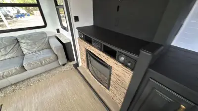 2018 Keystone Avalanche Fifth Wheel 365MB photo 45