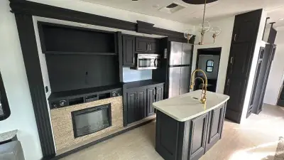 2018 Keystone Avalanche Fifth Wheel 365MB photo 14