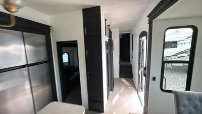 2018 Keystone Avalanche Fifth Wheel 365MB photo 49