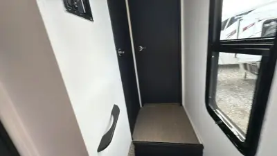 2018 Keystone Avalanche Fifth Wheel 365MB photo 23