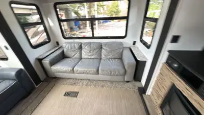 2018 Keystone Avalanche Fifth Wheel 365MB photo 46