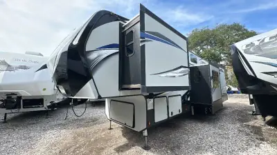 2018 Keystone Avalanche Fifth Wheel 365MB photo 3