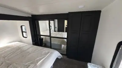 2018 Keystone Avalanche Fifth Wheel 365MB photo 31