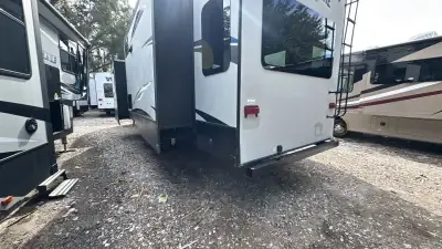 2018 Keystone Avalanche Fifth Wheel 365MB photo 61