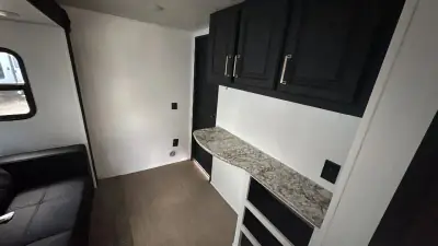 2018 Keystone Avalanche Fifth Wheel 365MB photo 18
