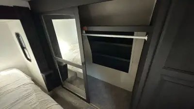 2018 Keystone Avalanche Fifth Wheel 365MB photo 32