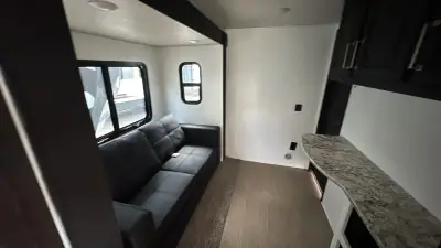 2018 Keystone Avalanche Fifth Wheel 365MB photo 16